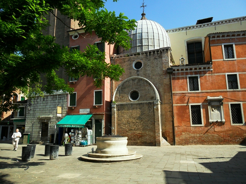 2 Campo dei Sant'Apostoli (2)_Edited.JPG